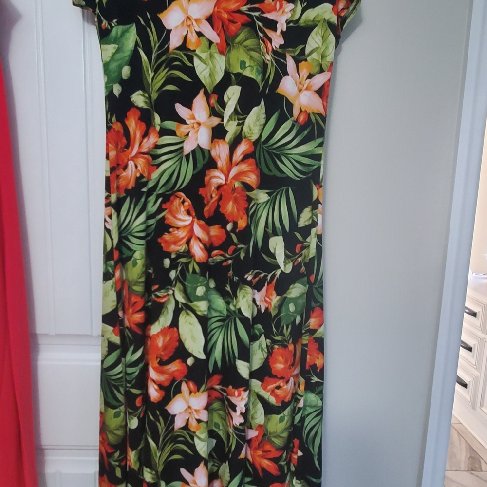 Attitudes by Renee Black Floral Maxi Dress